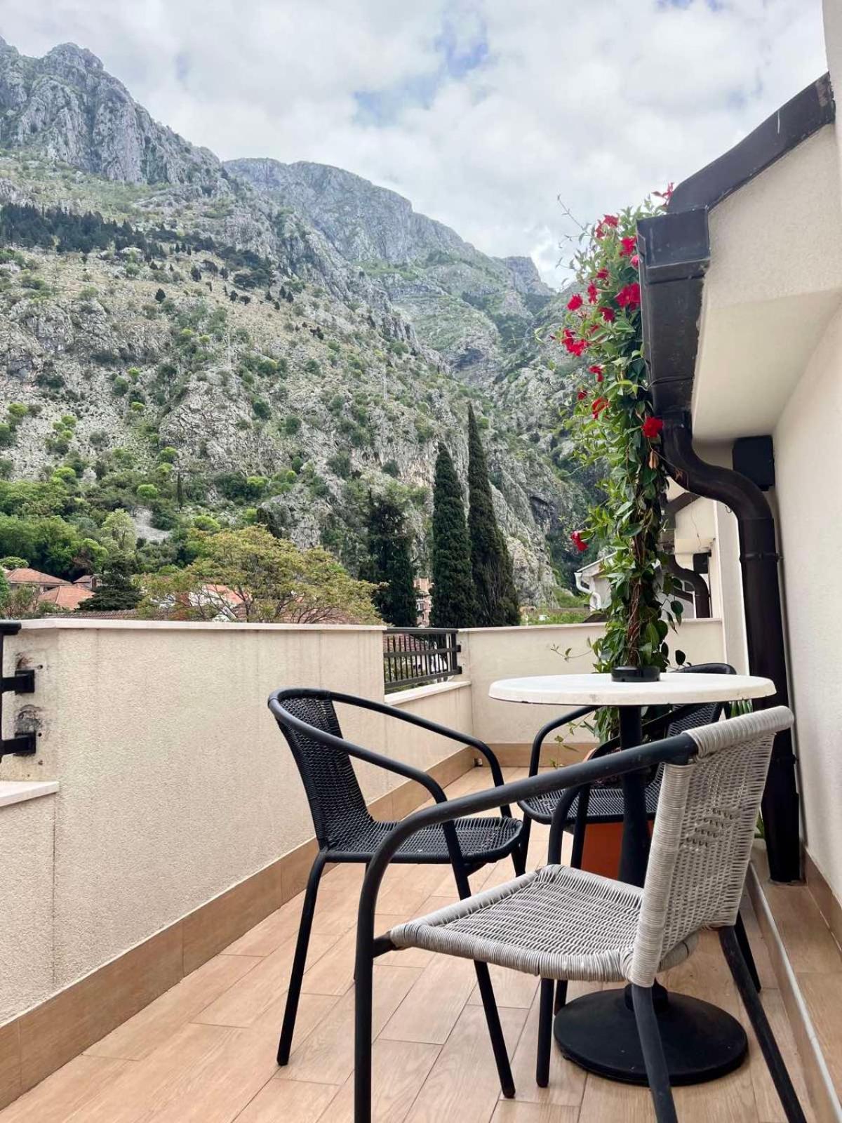 Garni Hotel Tianis Kotor Exterior foto